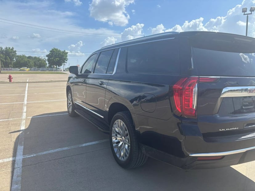 2023 GMC Yukon XL - Image 3