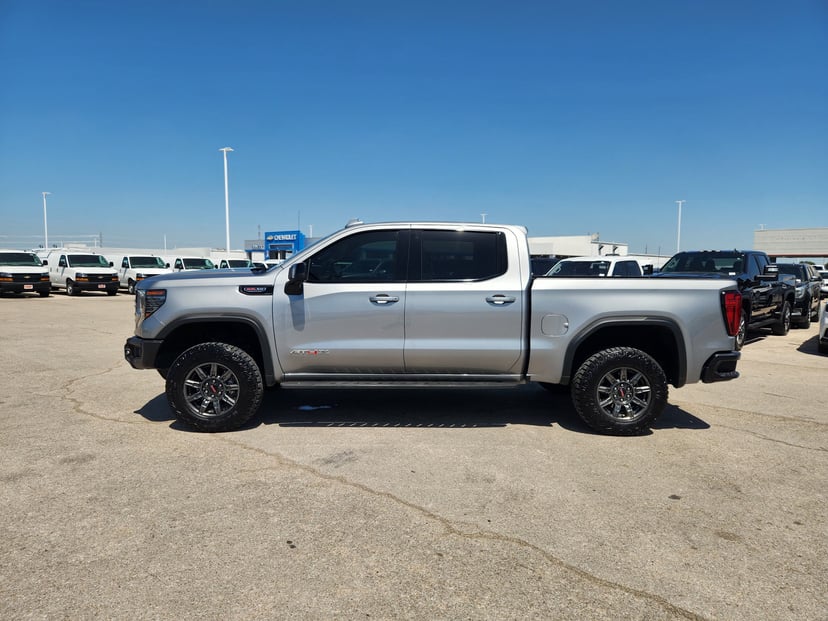 2025 GMC Sierra 1500 - Image 2