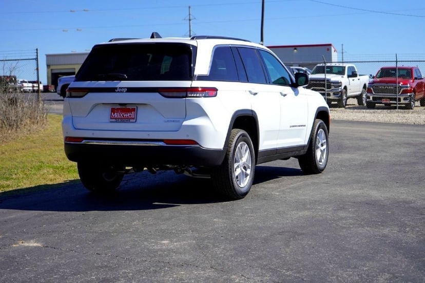 2026 Jeep Grand Cherokee - Image 3