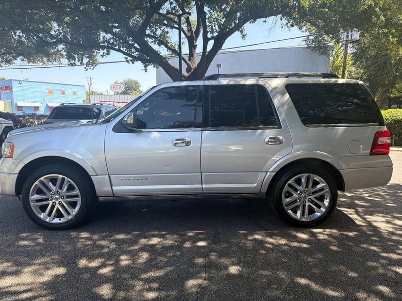 2017 Ford Expedition - Image 2