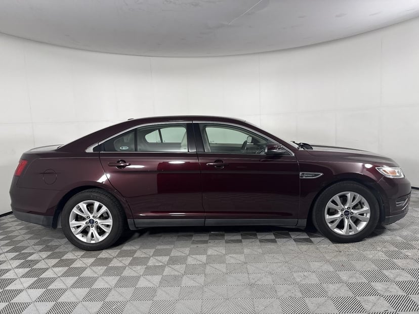 2011 Ford taurus - Image 2