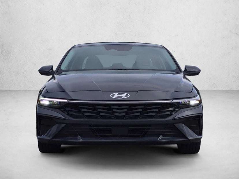2025 Hyundai Elantra - Image 3