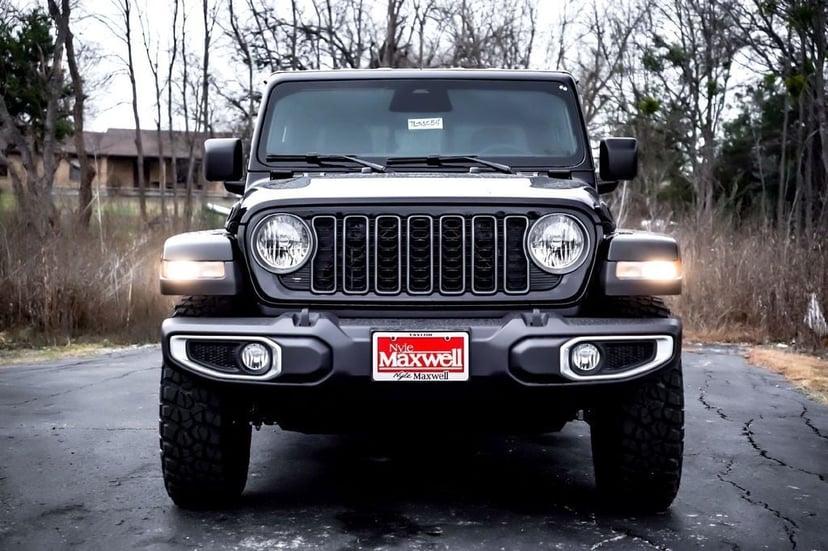 2026 Jeep Gladiator - Image 3