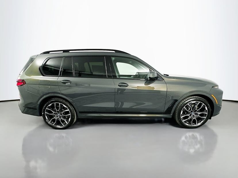 2027 BMW X7 - Image 3