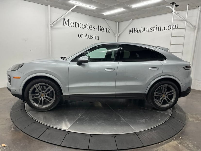2024 Porsche Cayenne - Image 2