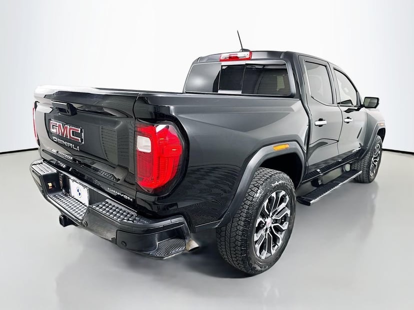 2025 GMC Canyon - Image 3