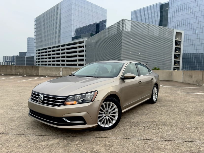 2016 Volkswagen Passat - Image 1
