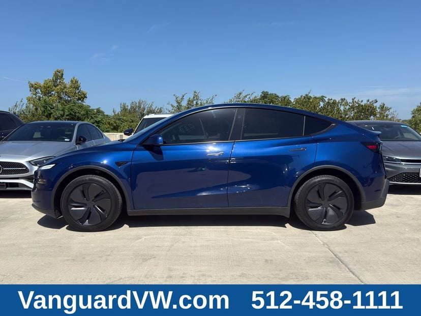 2026 Tesla Model Y - Image 2