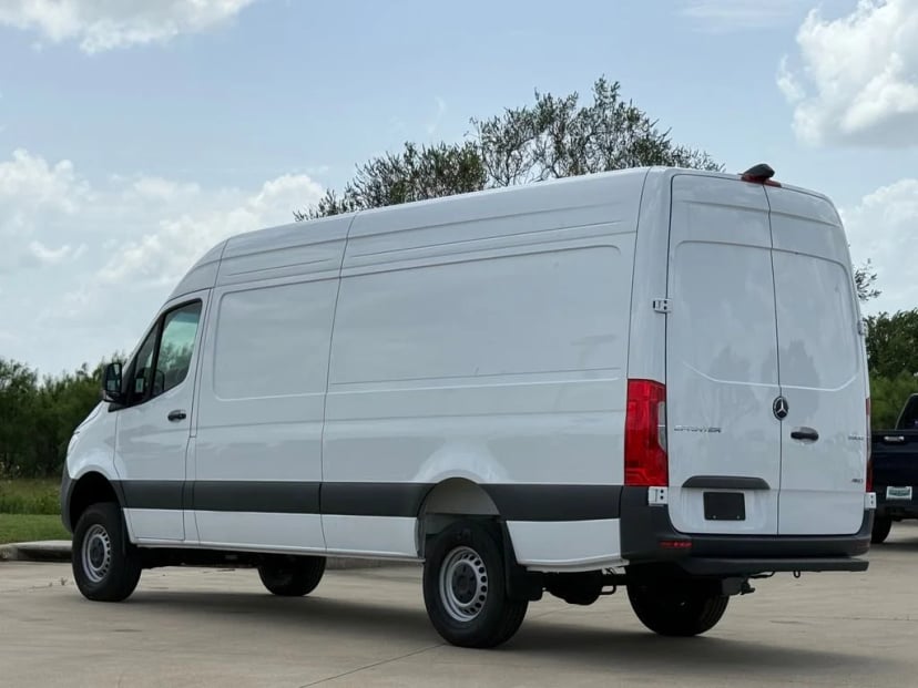 2025 Mercedes-Benz Sprinter - Image 2
