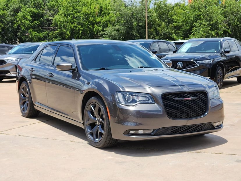 2023 Dodge 300 - Image 2