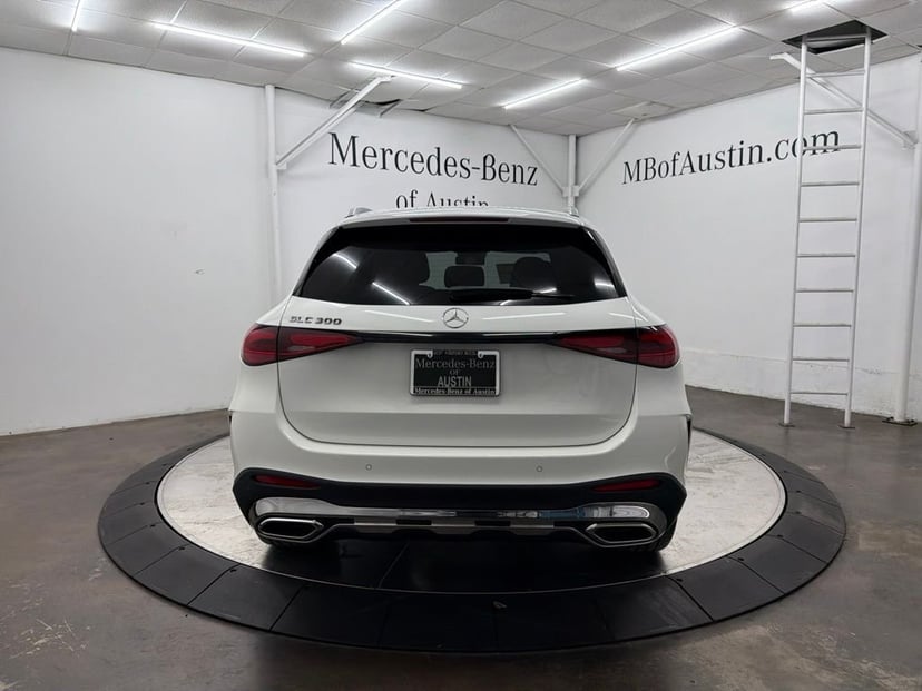 2026 Mercedes-Benz GLC - Image 3