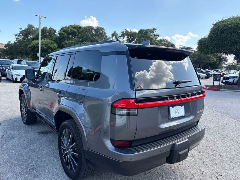 2025 Lexus GX - Image 3