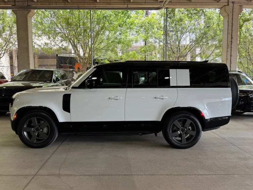 2026 Land Rover Defender - Image 2