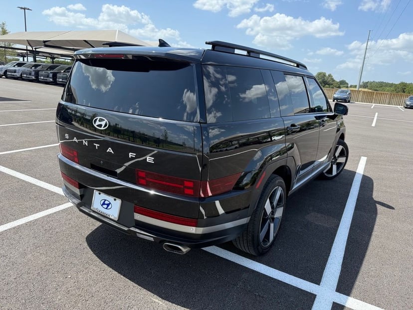 2024 Hyundai Santa Fe - Image 3