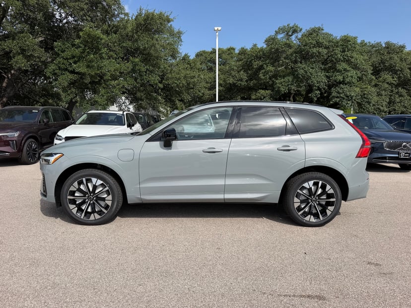 2026 Volvo XC60 - Image 3