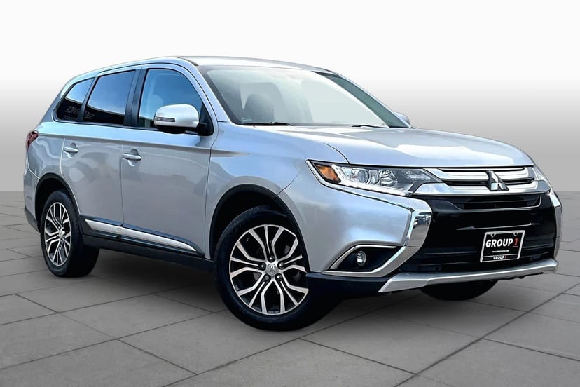 2017 Mitsubishi Outlander - Image 1