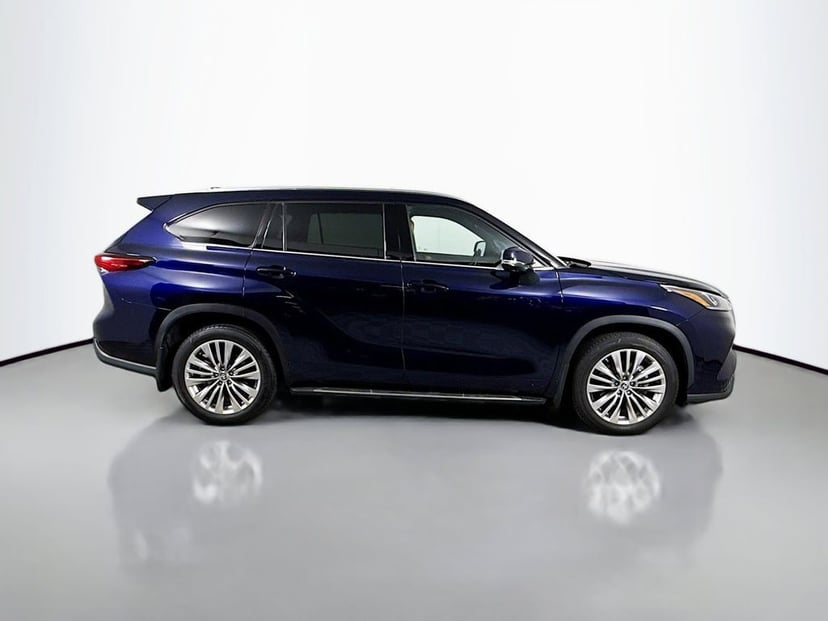 2020 Toyota Highlander - Image 2