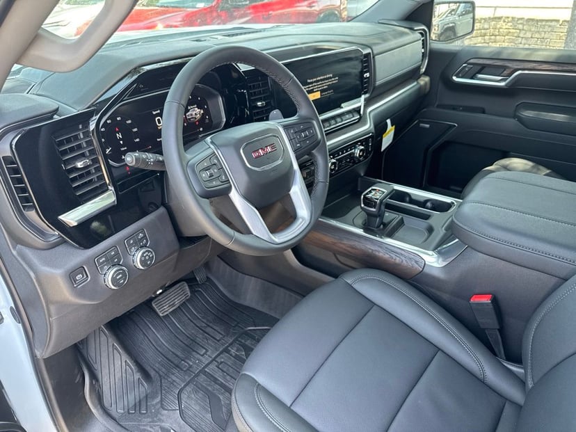 2026 GMC Sierra 1500 - Image 2