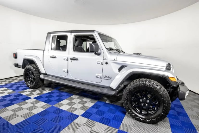 2023 Jeep Gladiator - Image 2