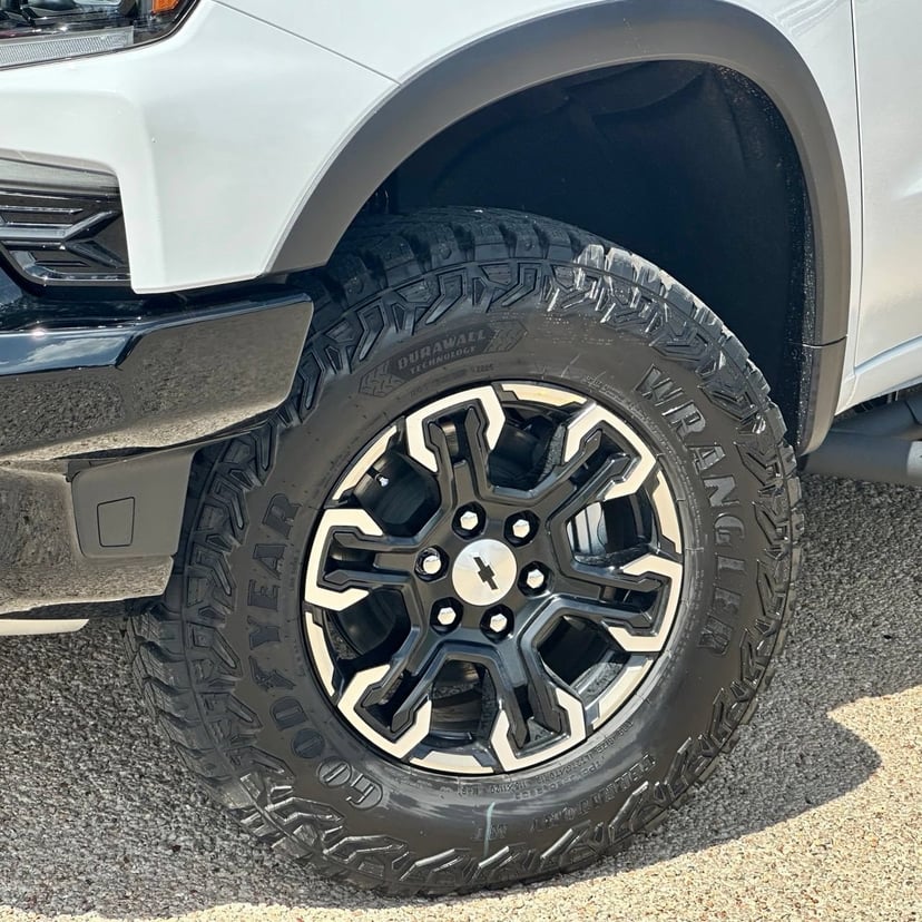 2026 Chevrolet Silverado 1500 - Image 3