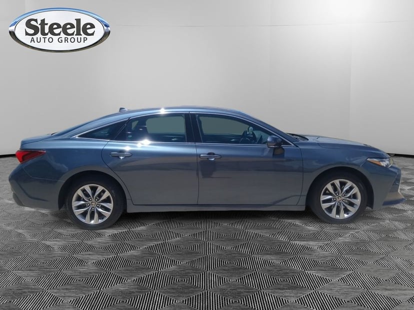 2022 Toyota Avalon - Image 3
