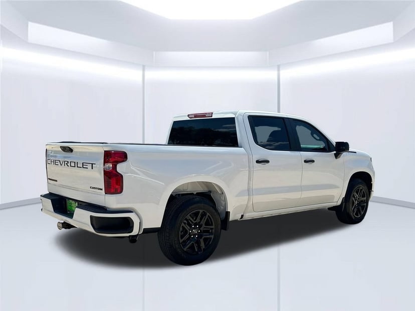 2026 Chevrolet Silverado 1500 - Image 3