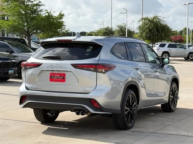 2025 Toyota Highlander - Image 2