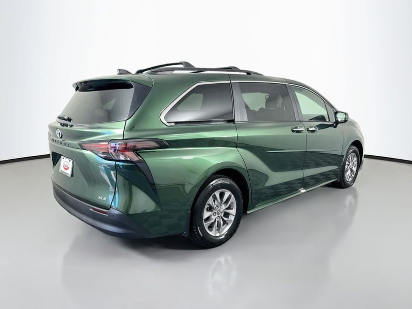 2026 Toyota Sienna - Image 3