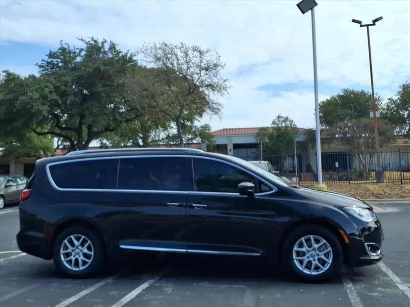 2020 Chrysler Pacifica - Image 2