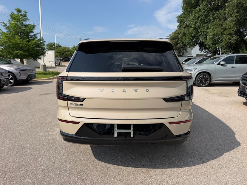 2026 Volvo EX90 - Image 3