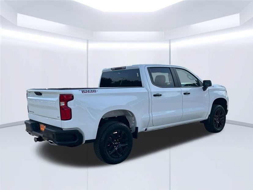 2026 Chevrolet Silverado 1500 - Image 3