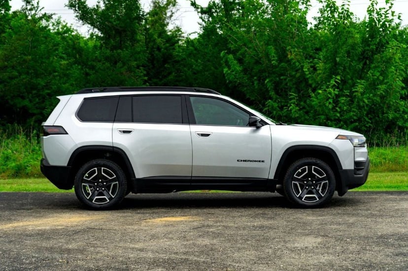 2026 Jeep Cherokee Laredo - Image 3