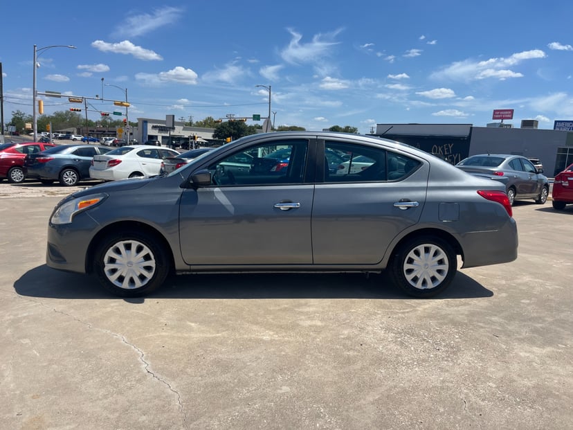 2019 Nissan Versa - Image 2
