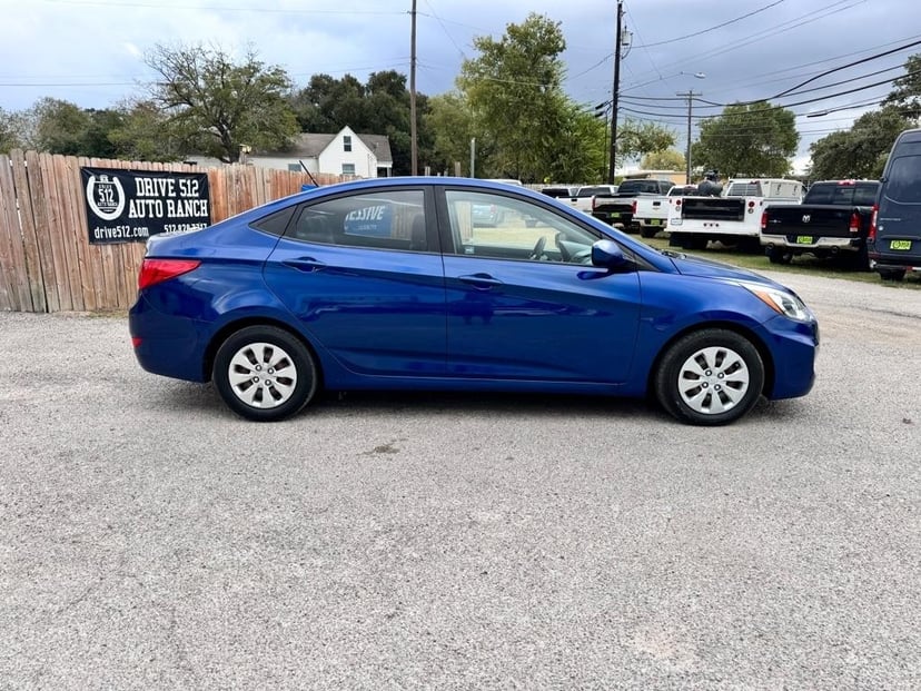 2017 Hyundai accent - Image 3
