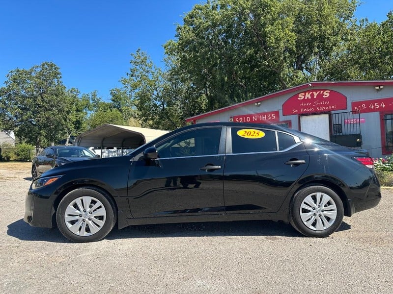 2025 Nissan Sentra - Image 2