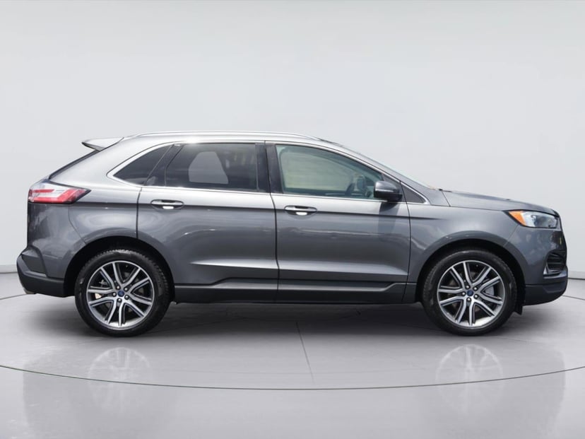 2022 Ford Edge - Image 2