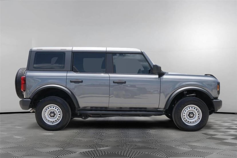 2025 Ford Bronco - Image 2