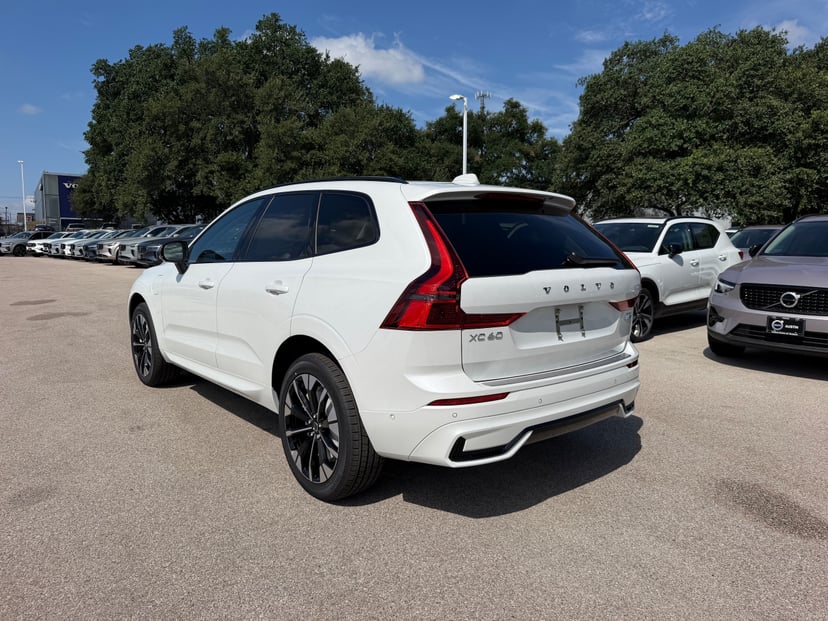 2026 Volvo XC60 - Image 2