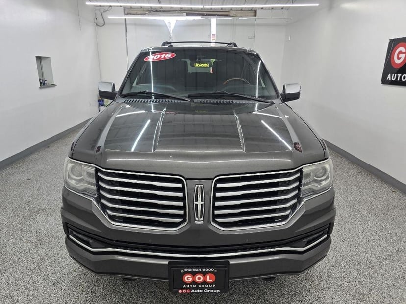 2016 Lincoln Navigator L - Image 2