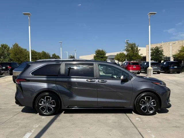2025 Toyota Sienna - Image 3