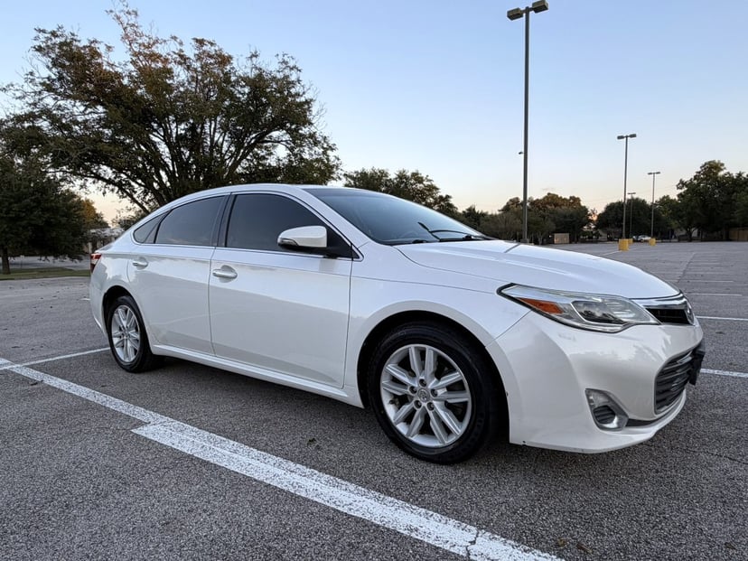 2013 Toyota Avalon - Image 1