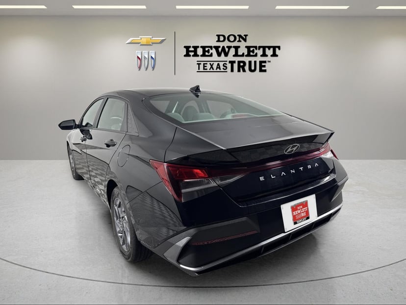 2024 Hyundai Elantra - Image 3