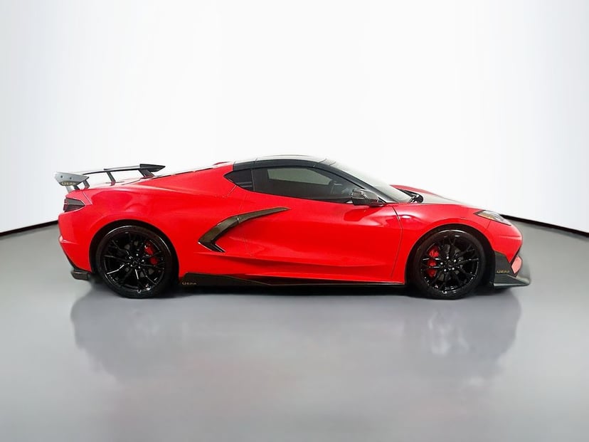 2025 Chevrolet Corvette - Image 2