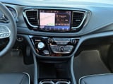 2027 Chrysler Pacifica - Preview 3
