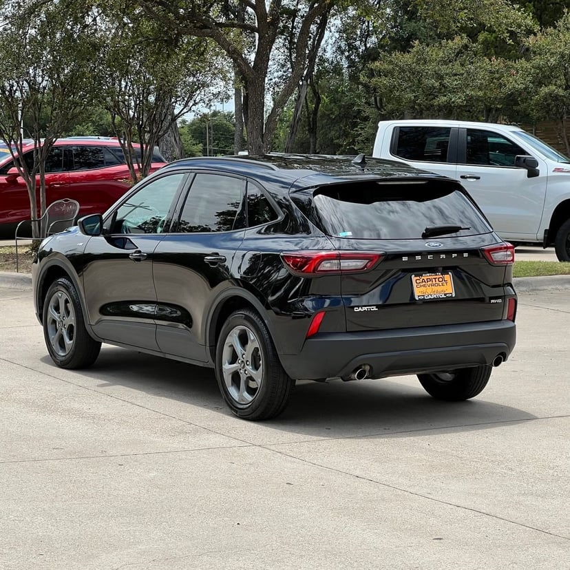 2025 Ford Escape - Image 3