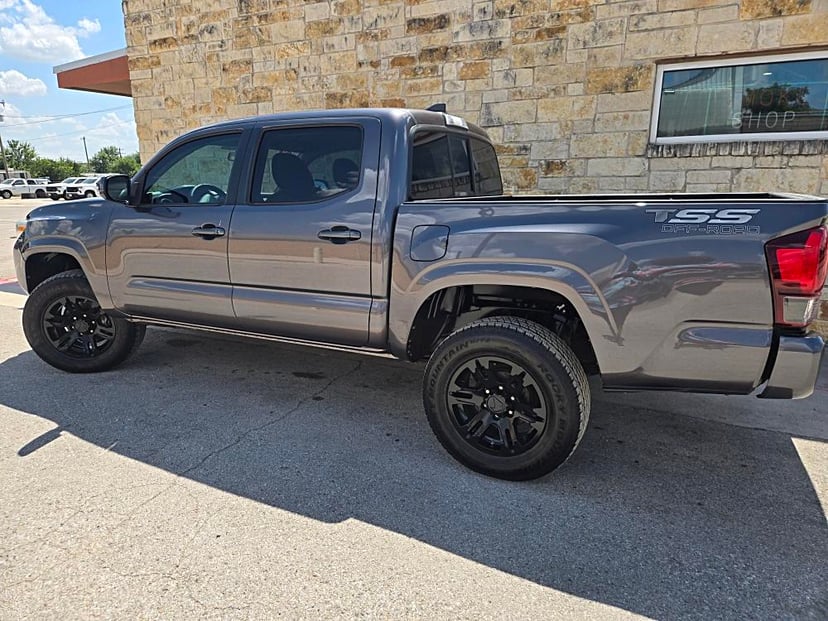 2019 Toyota Tacoma - Image 3