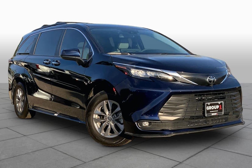 2026 Toyota Sienna - Image 1