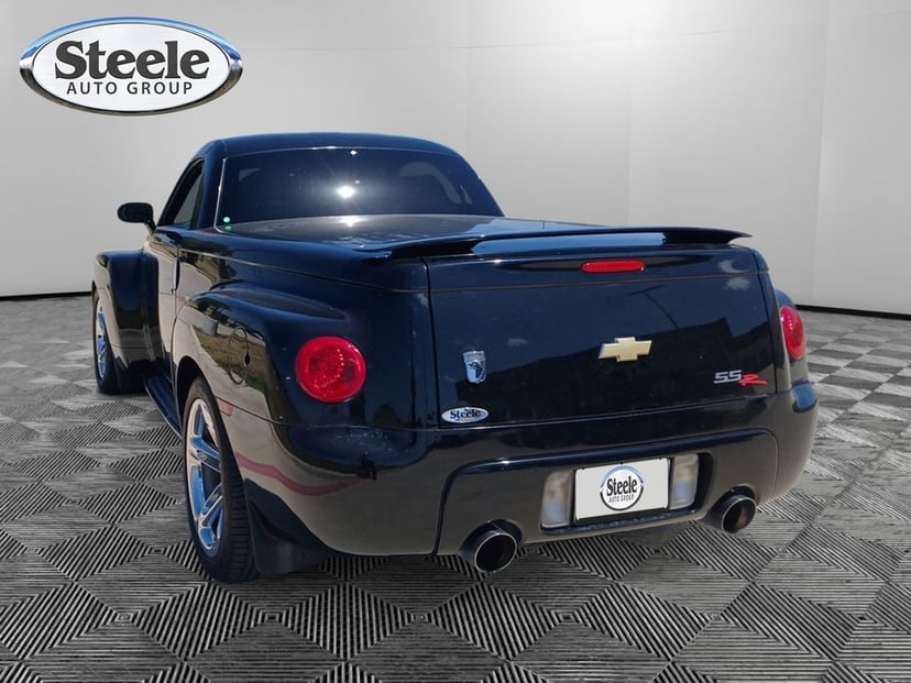 2005 Chevrolet SSR - Image 2