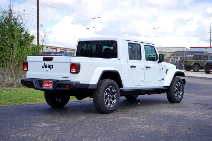 2026 Jeep Gladiator - Image 3