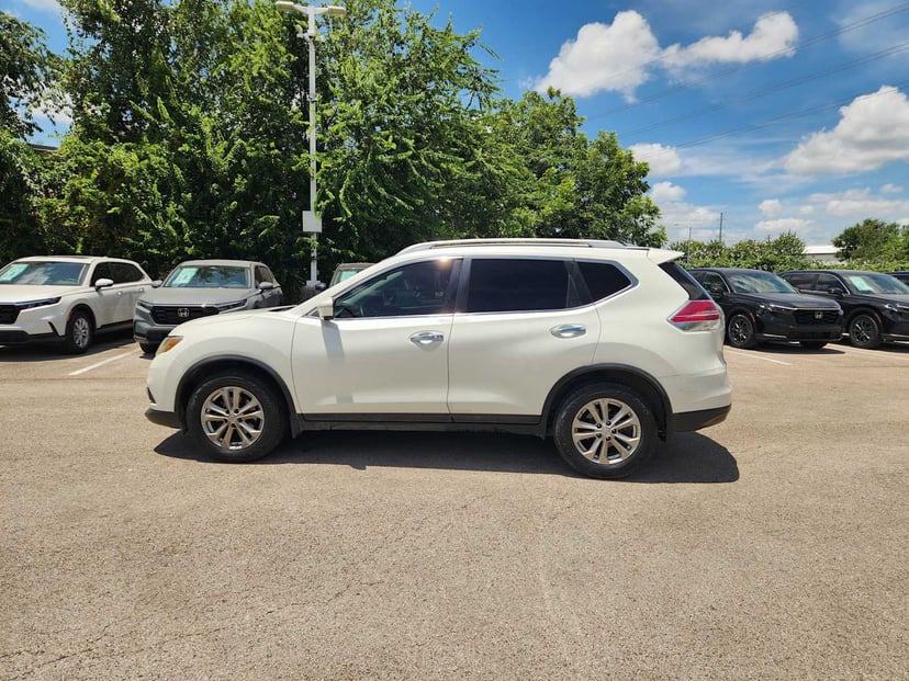 2015 Nissan Rogue - Image 2